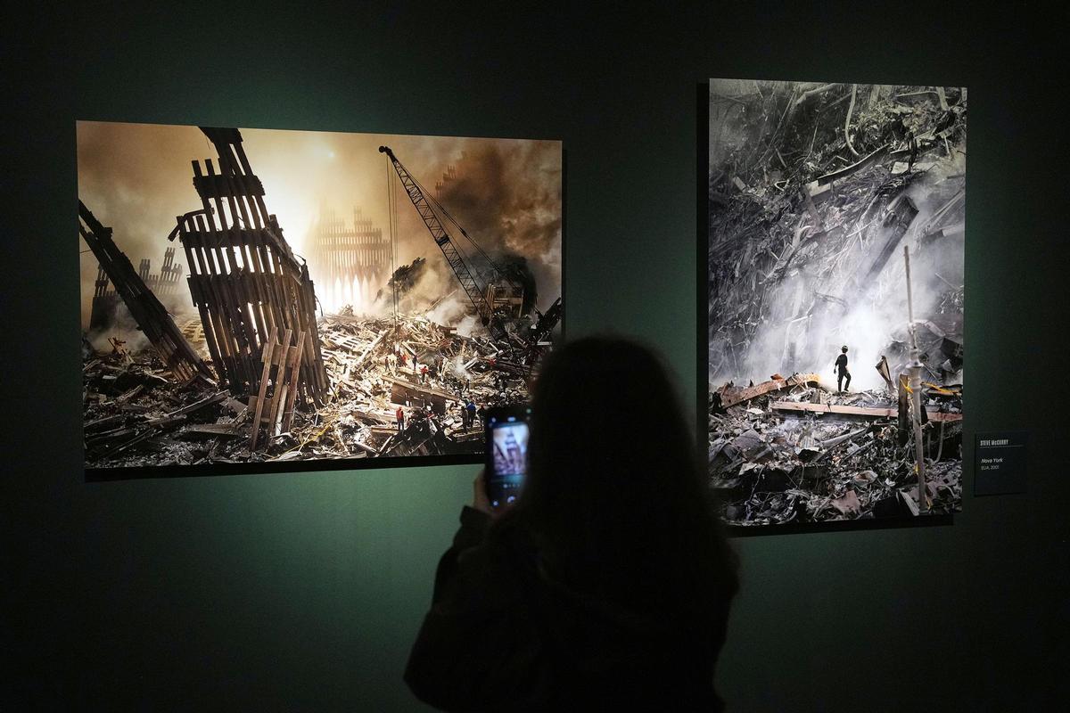 Exposición del fotógrafo Steve McCurry en el Palau Martorell de Barcelona