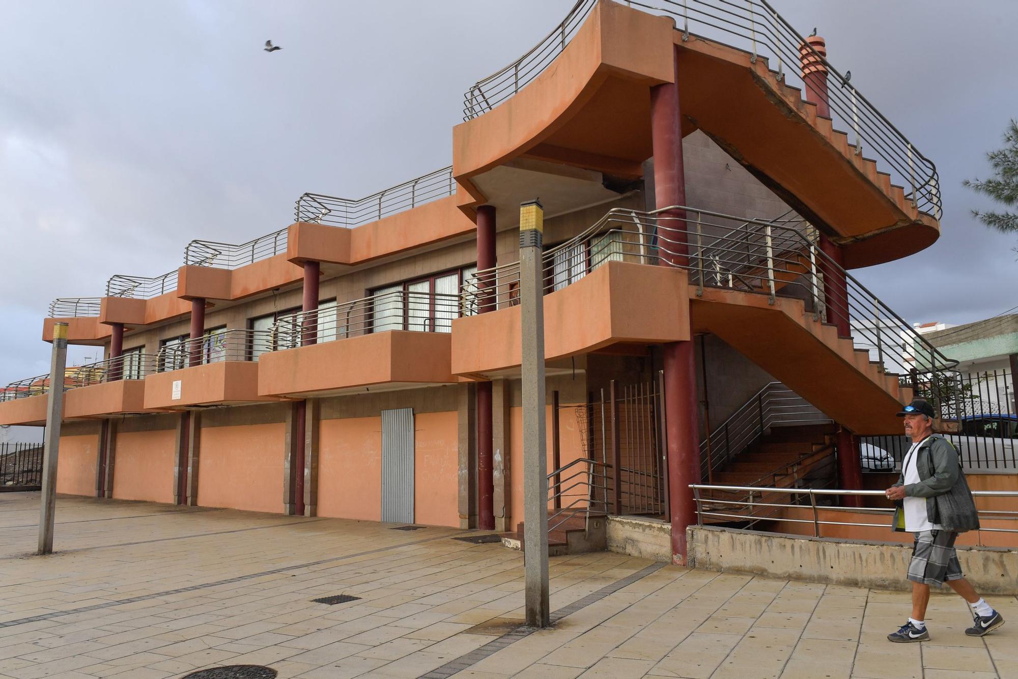 Centro comercial abandonado en La Garita (Telde).