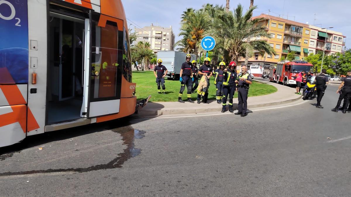 Accidente entre el TRAM y un camión en Alicante