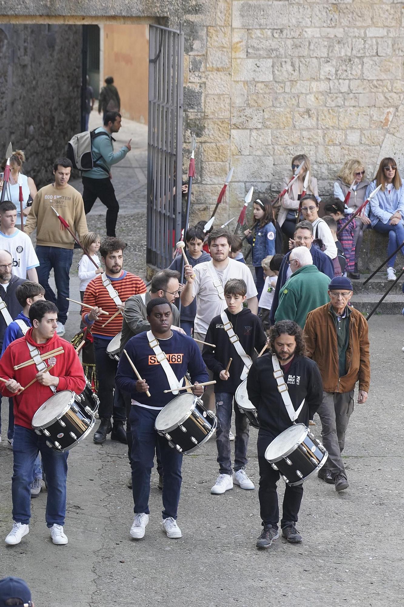 Els infants de Girona es converteixen en autèntics manaies per un dia