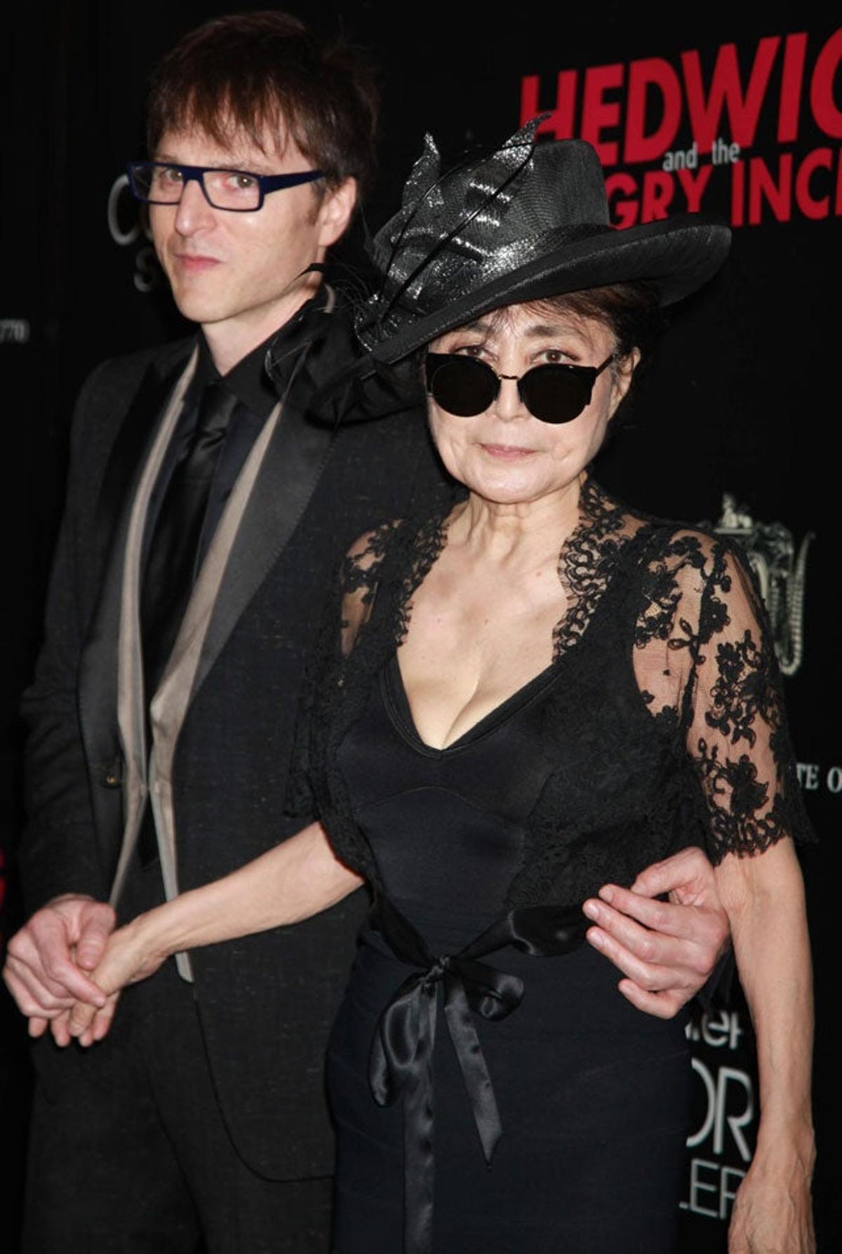 Yoko Ono y Stephen Track