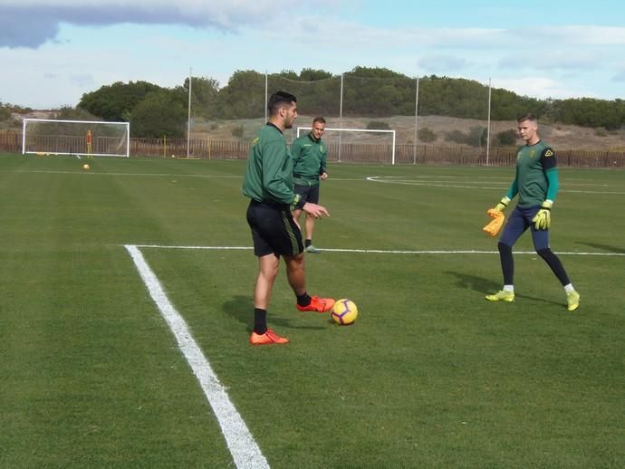 Fotos del entrenamiento de la UD Las Palmas en El Saler (24/01/2019)