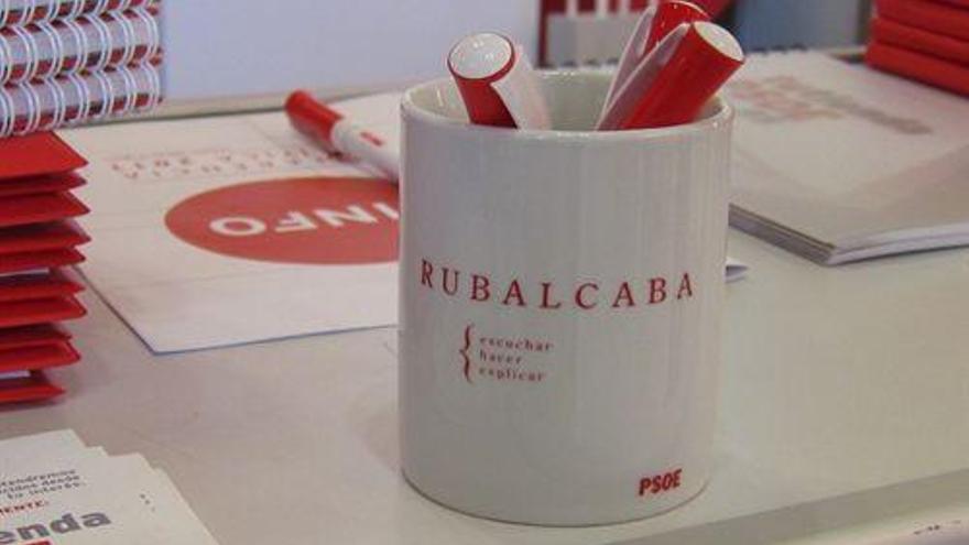 El PSOE estrena &#039;merchandising&#039; de Rubalcaba