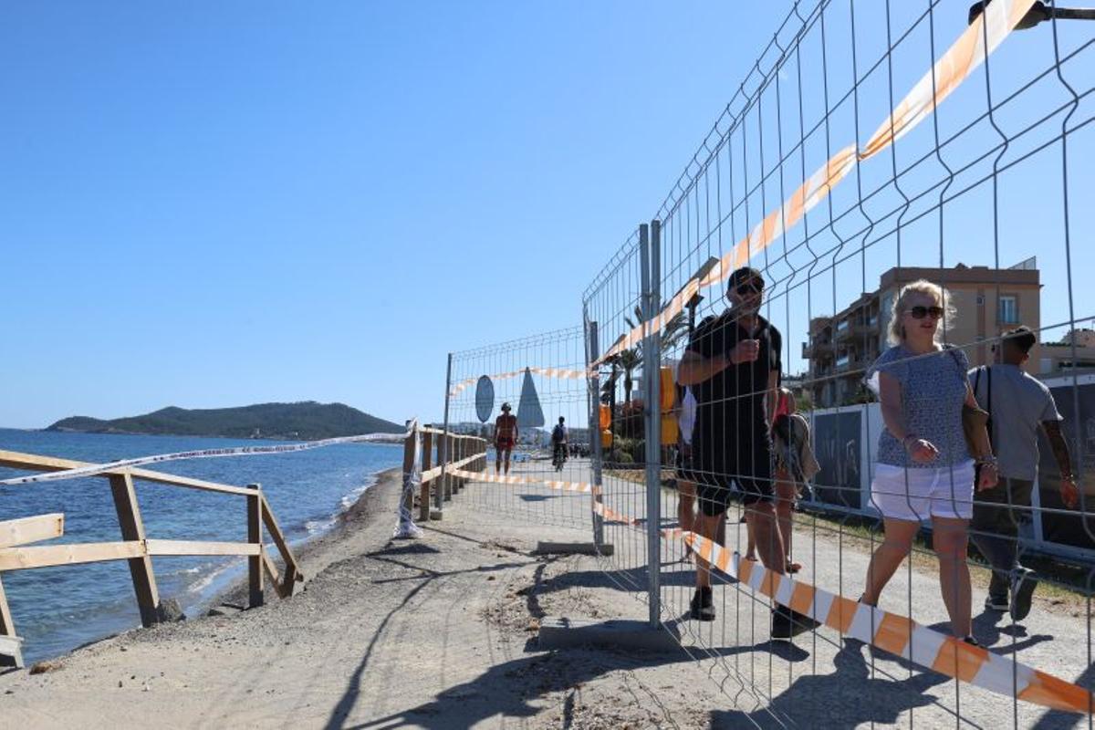 El Ayuntamiento de Ibiza reformará el paseo de Platja d'en Bossa ante el silencio de Costas