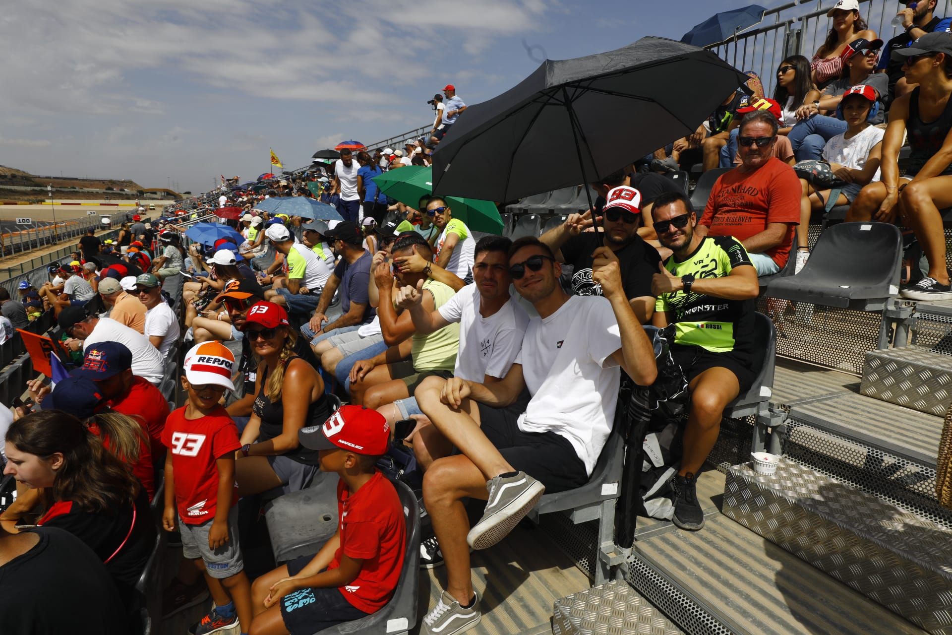 En imágenes | El público vuelve a disfrutar de los mejores motociclistas del mundo en Motorland