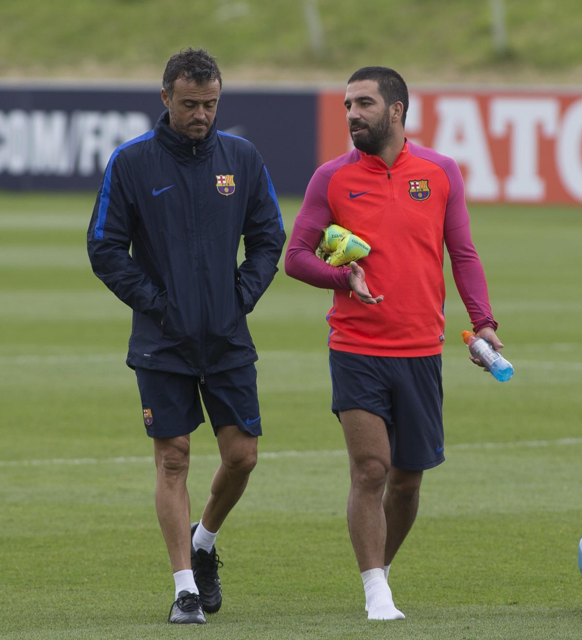 Arda Turan junto a Luis Enrique en su etapa en el Barça