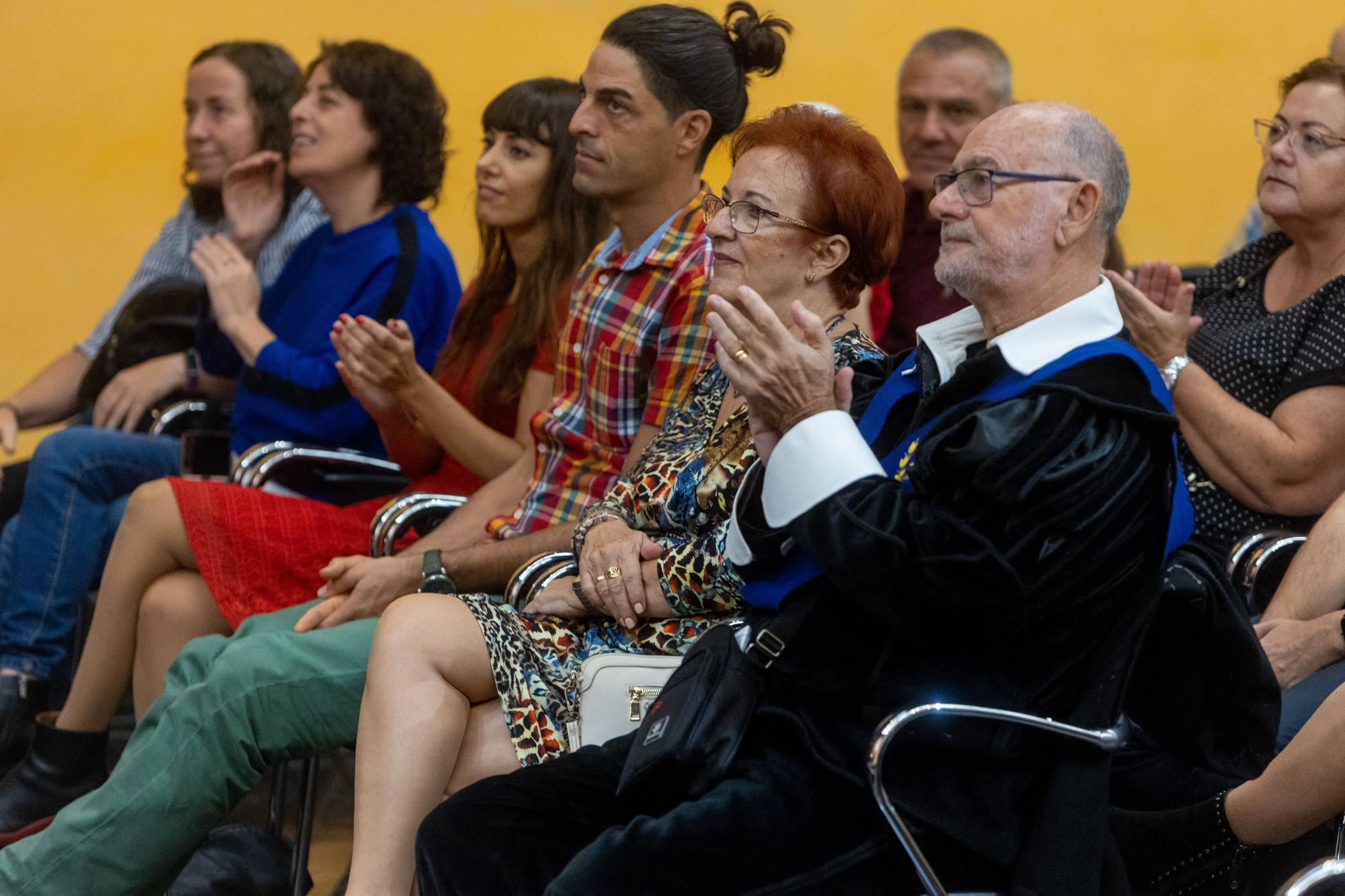 Las tunas de España homenajean a Enrique, humorista gráfico del Diario Información