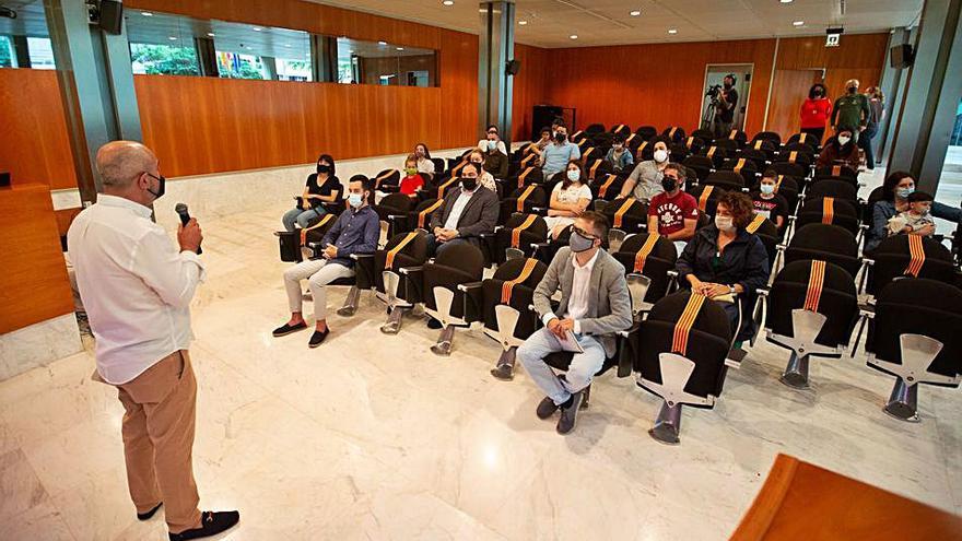 Vicente Roig, conseller de Presidencia y Gestión Ambiental, presentando acto. 