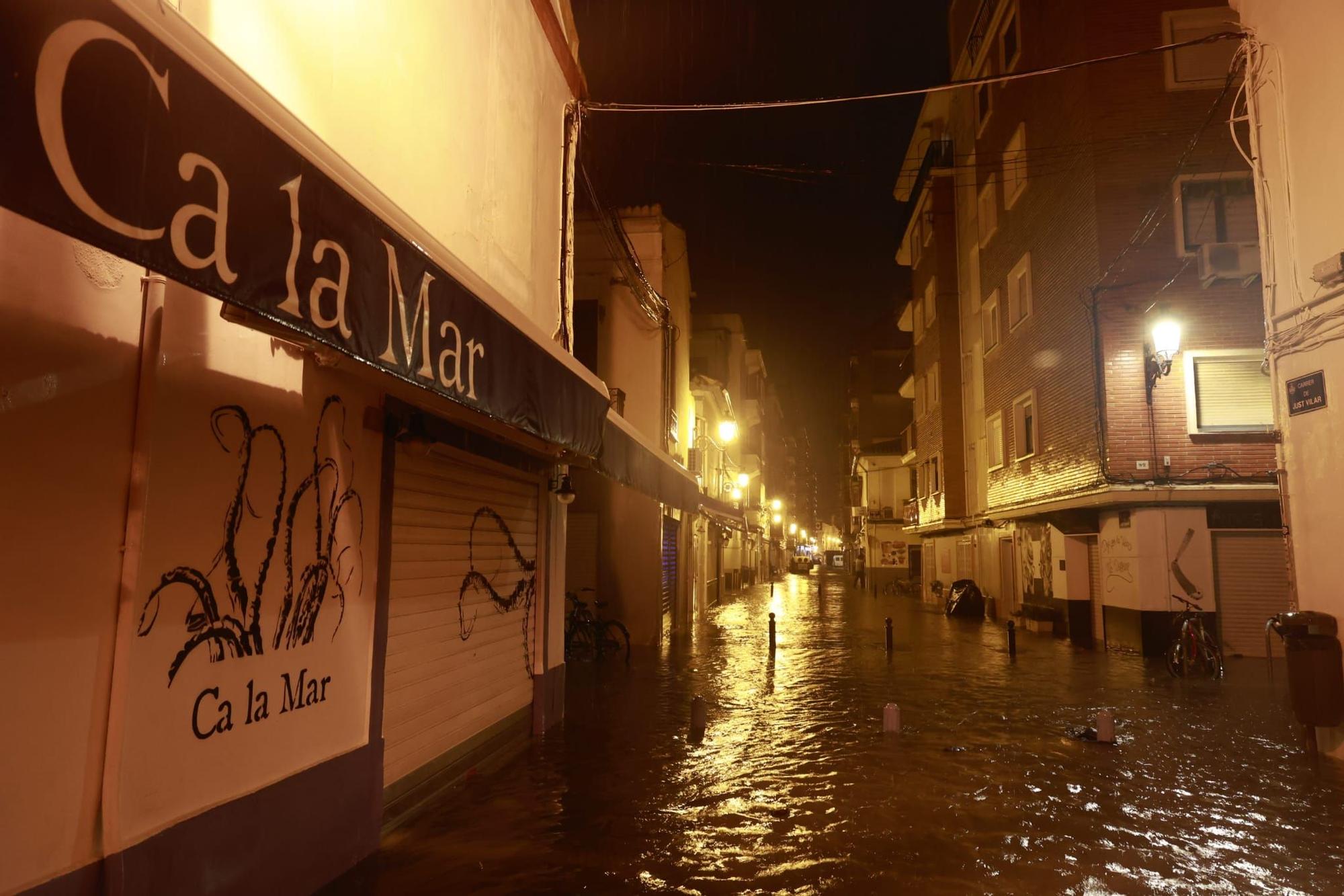 Las lluvias torrenciales descargan con fuerza sobre Valencia