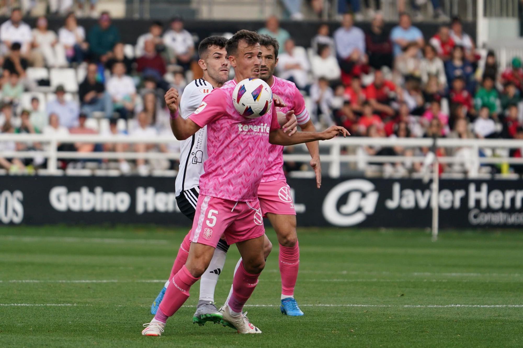 El partido entre el Burgos y el Tenerife. en imágenes