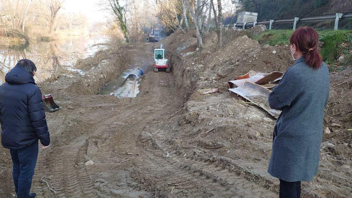 L&#039;alcaldessa de Girona, Marta Madrenas, visitant les obres del carril bici que connectarà amb Celrà en el tram del pla de Campdorà