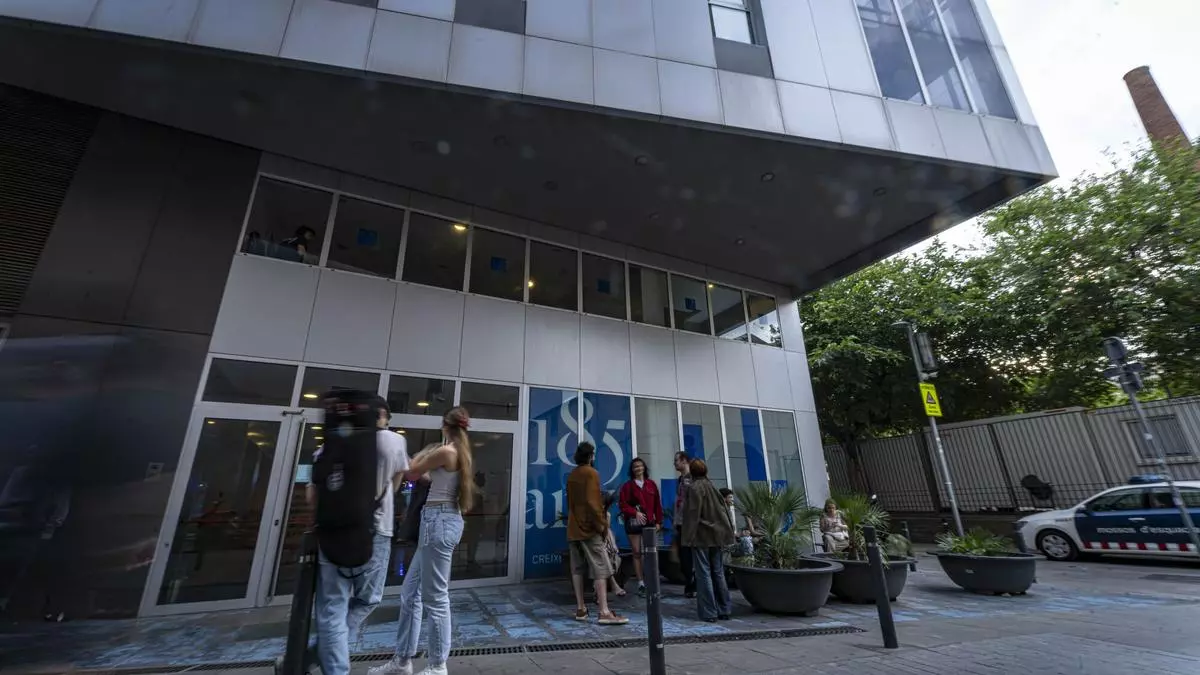 Otras tres ex alumnas denuncian al profesor del Conservatori del Liceu: "Lo confronté y se puso agresivo, empezó a agarrarme del brazo, intentando besarme"