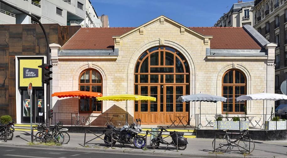 Fachada de Le Hasard Ludique, en París.