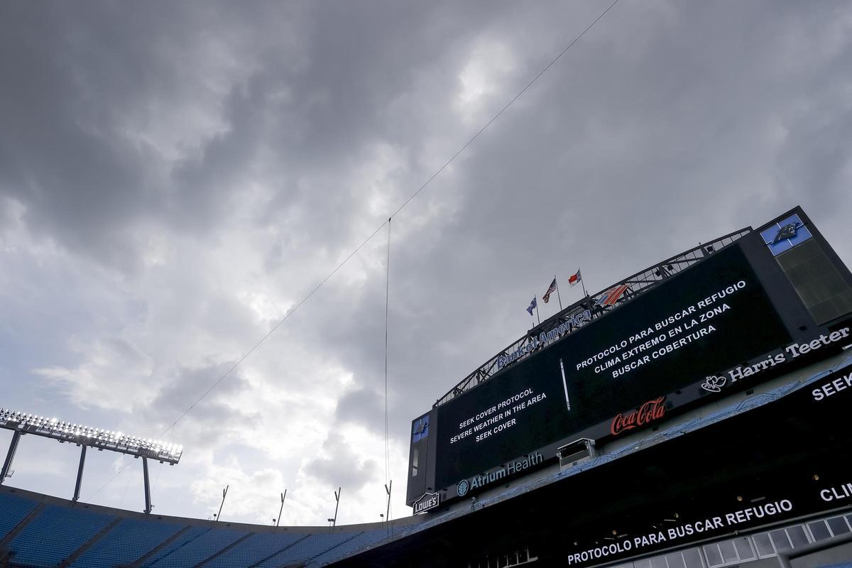 El partido, detenido por tormenta