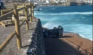 Rescatado tras caer con su coche desde varios metros de altura en Tenerife