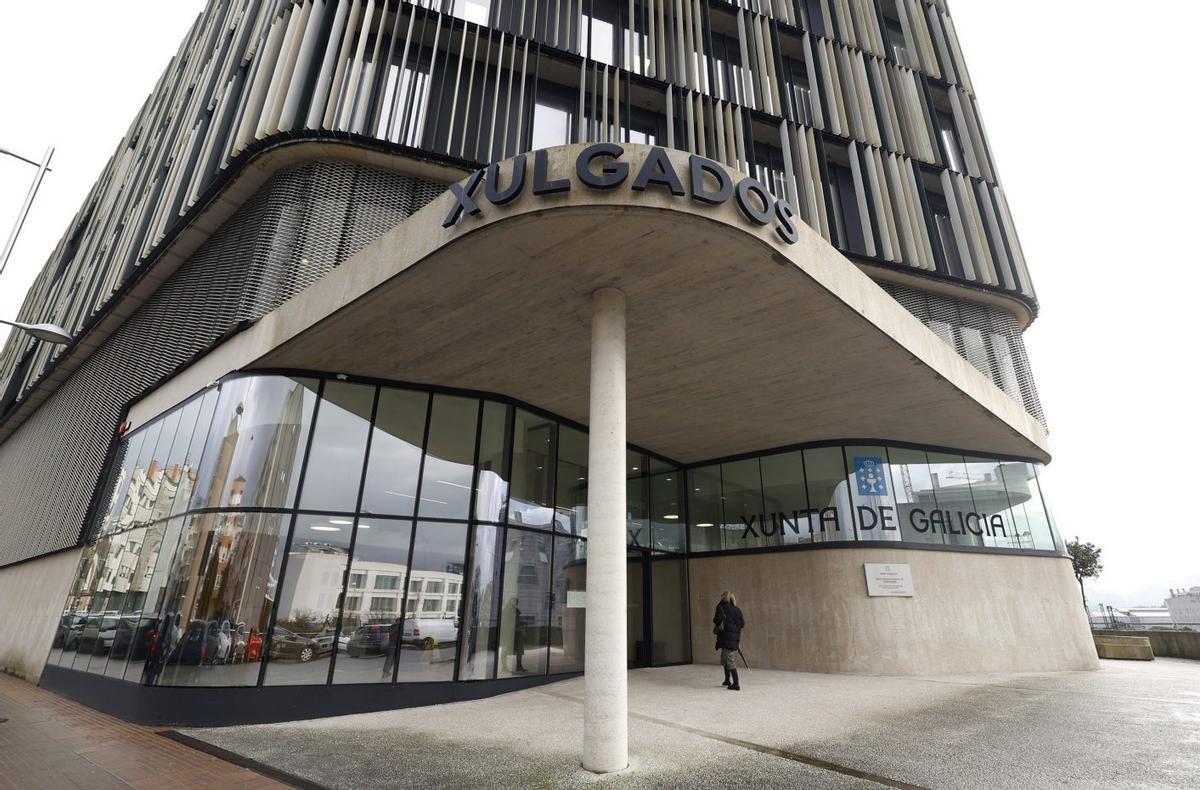 Entrada principal de los nuevos juzgados de Pontevedra en A Parda.