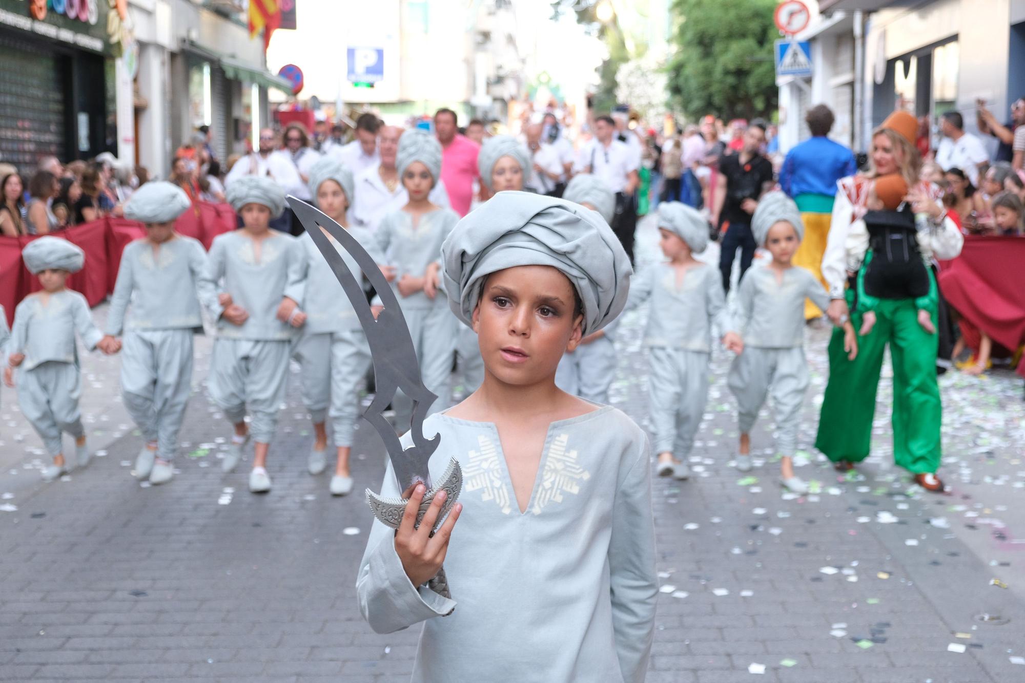 Genios y tesoros en el Desfile Infantil de Elda