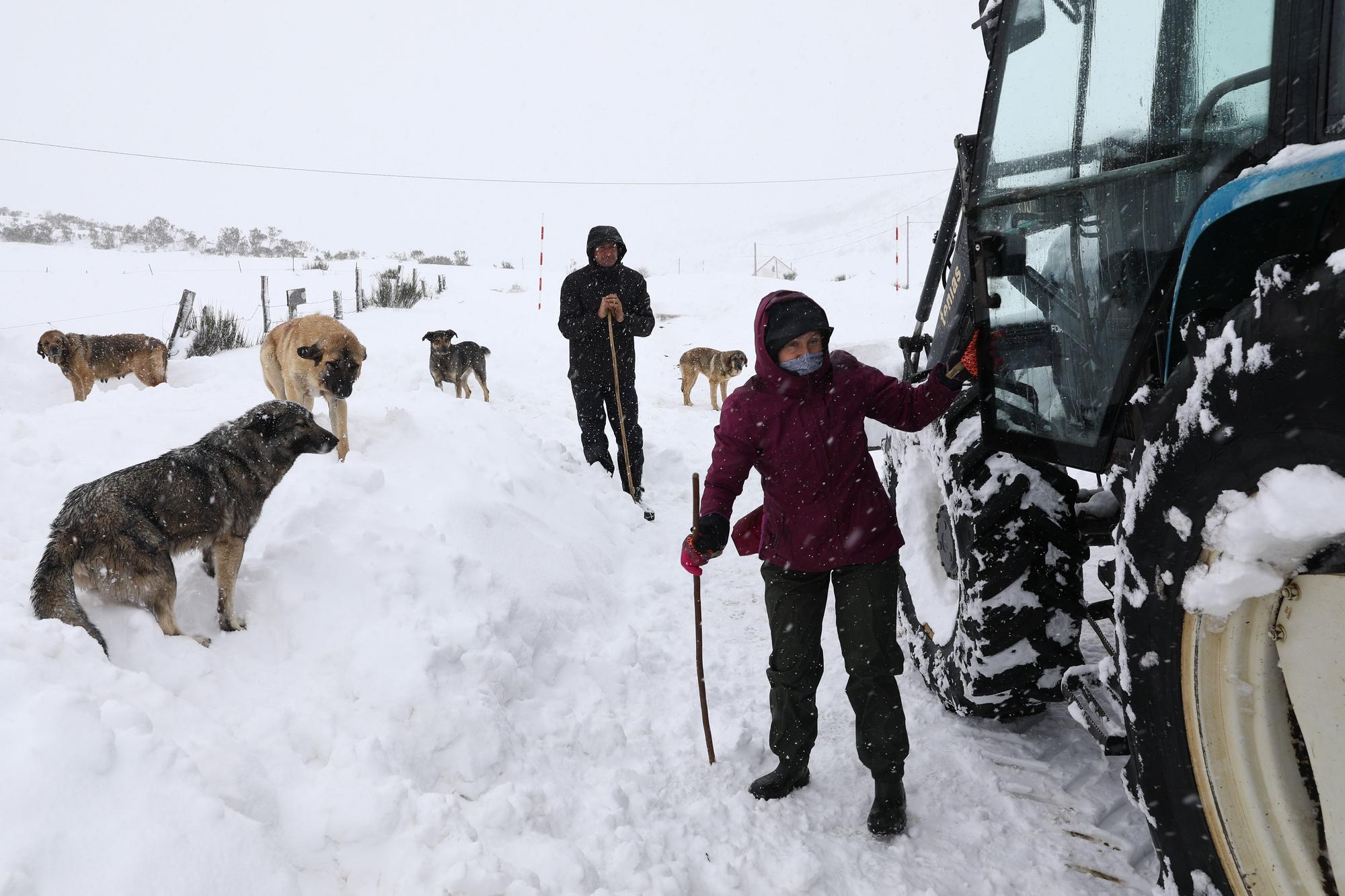 El Puerto de Somiedo, bajo la nevadona “de noviembre a marzo”