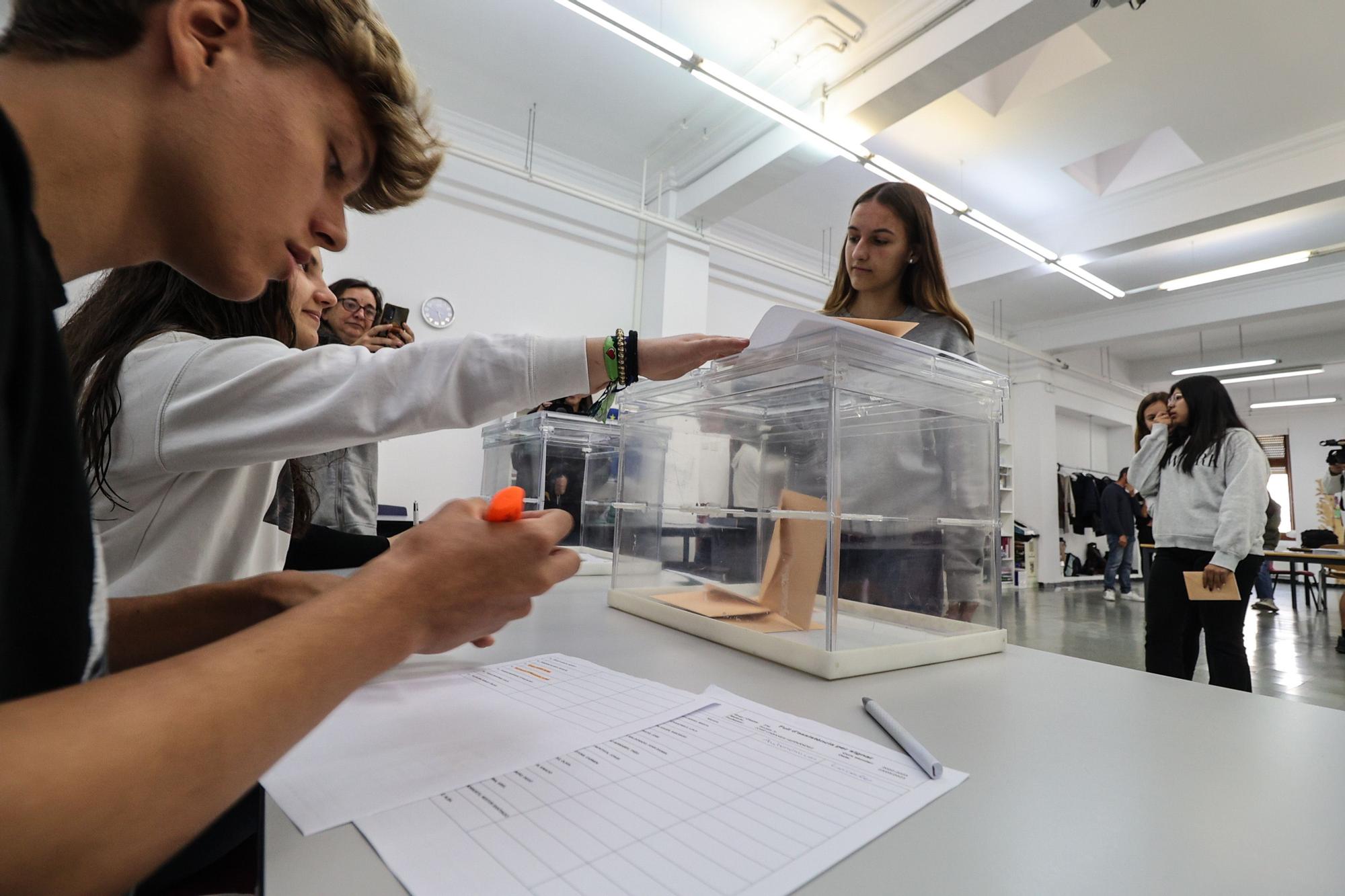 Ensayo electoral en el aula en Alcoy