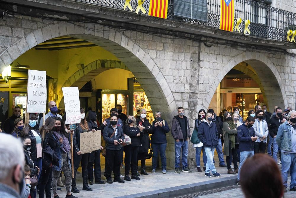 Restauradors i autònoms gironins protesten a la plaça del Vi