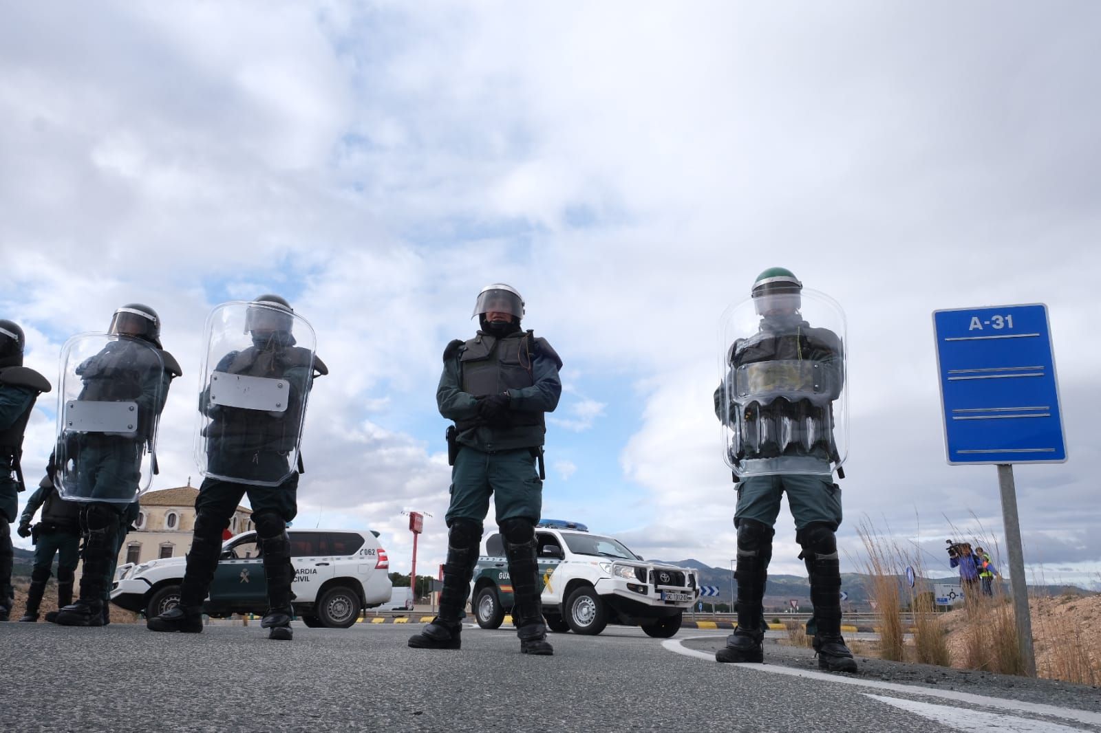 Los agricultores se concentran en tres comarcas de la provincia de Alicante en una tractorada por carreteras secundarias