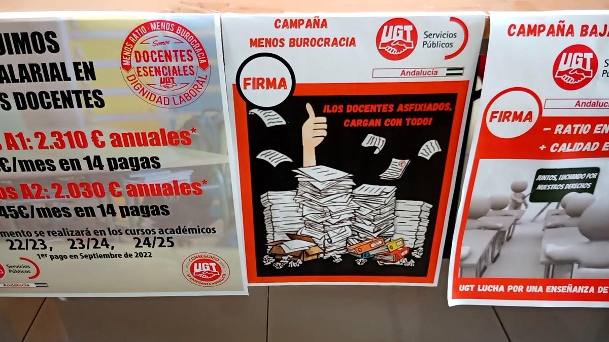 Diferentes carteles de UGT para exigir mejoras en la docencia andaluza.