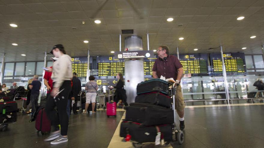 Los aeropuertos canarios registran 37,3millones de pasajeros de enero a octubre