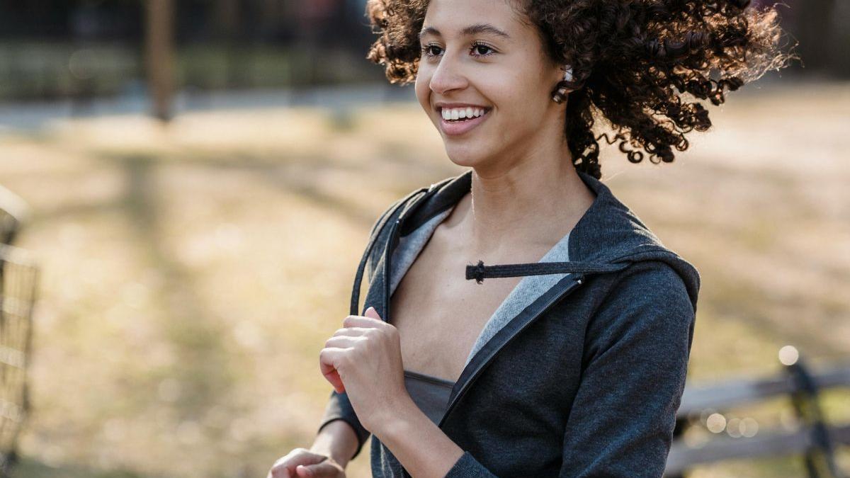 Amantes del running: estos son los mejores auriculares que podéis encontrar (y no se caen)