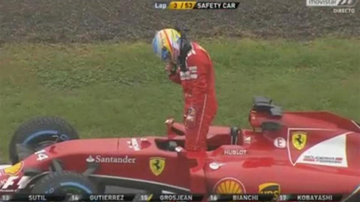 Alonso se quedó tirado en la pista de Suzuka