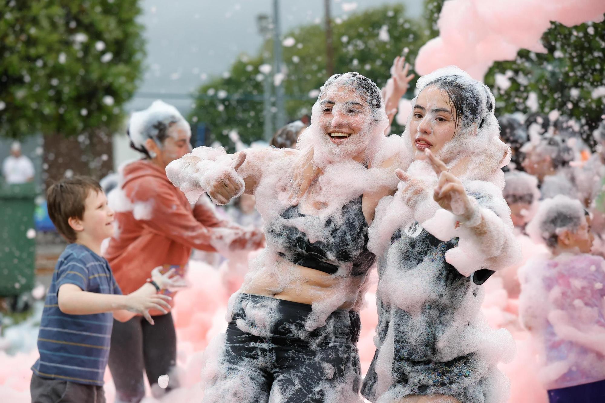 La fiesta de la espuma y la chocolatada de Llanera, en imágenes