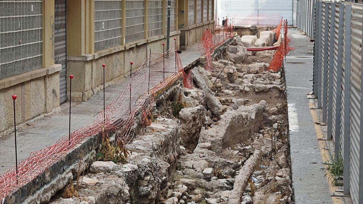 Las excavaciones arqueológicas que se han venido realizando en el entorno del inmueble. | ANTONIO AMORÓS