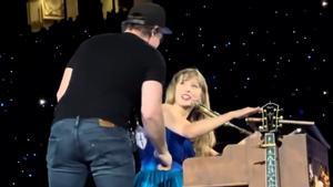 Esta ha sido la reacción de Taylor Swift al romperse su piano en mitad de la actuación