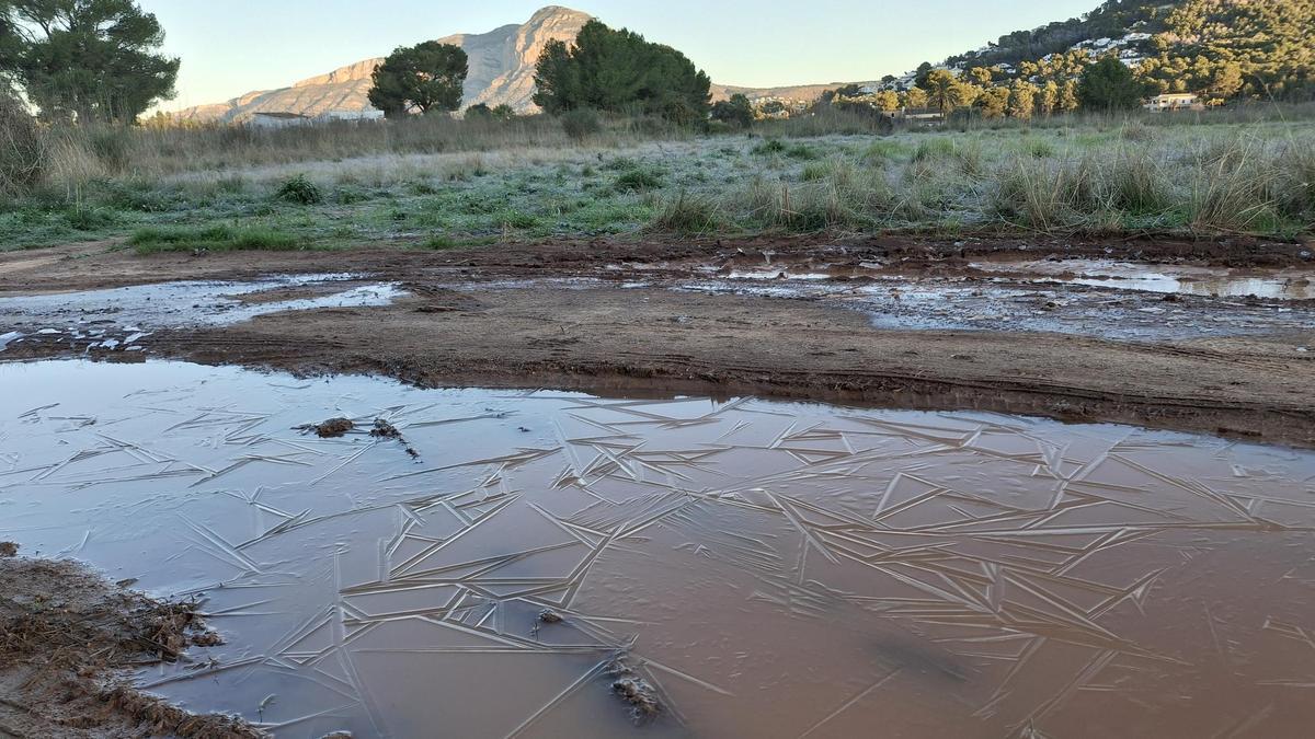 Un charco congelado en la partida de Lluca de Xàbia