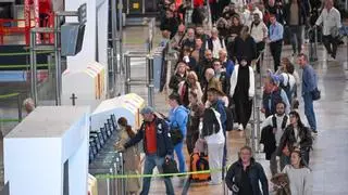 El aeropuerto Alicante-Elche intratable: se instala en los dos millones de pasajeros al mes