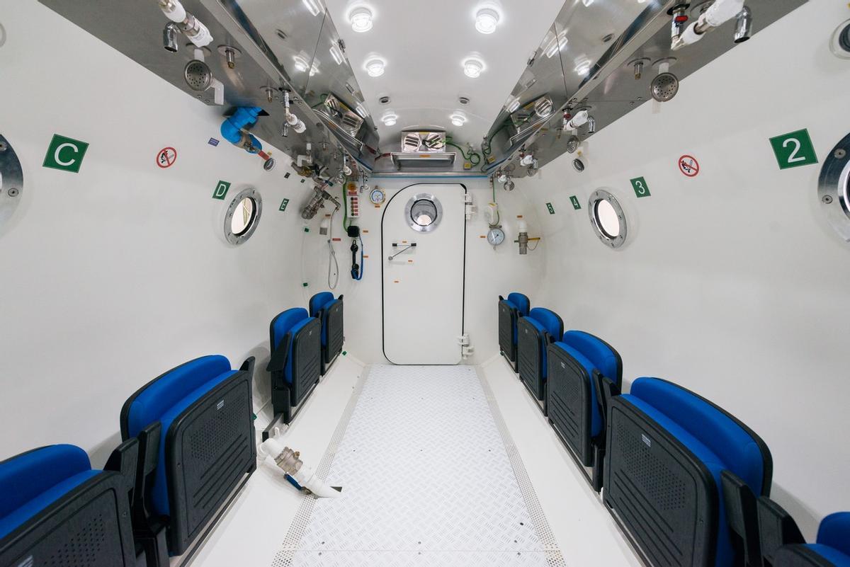 Interior de la cámara con espacio para 12 pacientes simultáneamente.