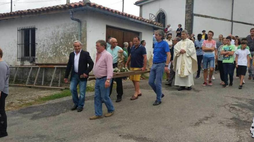 La procesión de Nuestra Señora del Corriellu, ayer.