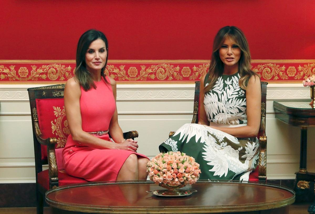 GRAF3605. WASHINGTON, 19/06/2018.- Fotografía facilitada por la Casa de S.M. el Rey de la mujer del presidente de Estados Unidos Melania Trump (d) y la Reina Letizia, durante el encuentro que el presidente Donald Trump y el rey Felipe VI y sus esposas celebran en la Casa Blanca, además de una sesión de trabajo de los dos jefes de Estado junto con sus respectivas delegaciones. EFE/Francisco Gómez