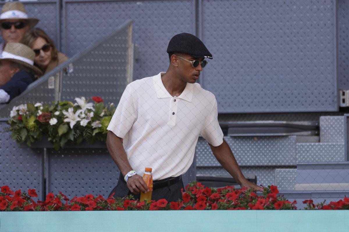 MADRID, 22/04/2026.- El futbolista del Real Madrid Jude Bellingham asiste a la jornada del Mutua Madrid Open disputado este miércoles en la Caja Mágica de Madrid. EFE/ JuanJo Martín