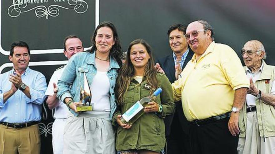 Támara Echegoyen y Sofía Toro reciben el premio nacional de vela