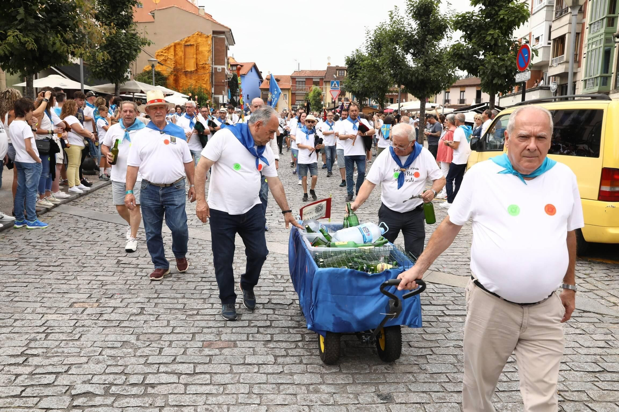 En imágenes: Miles de romeros celebran el Carmín en la Pola