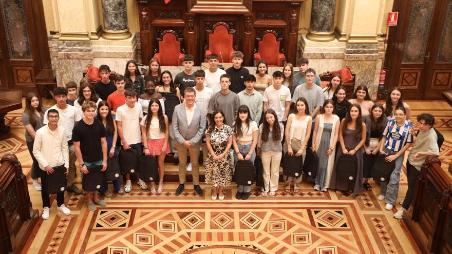 Más de cien alumnos de A Coruña optan a las becas del Concello para cursar un año de Bachillerato en Canadá