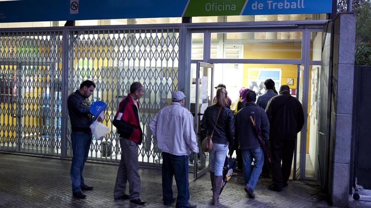 Cola en una oficina de Treball de la Generalitat