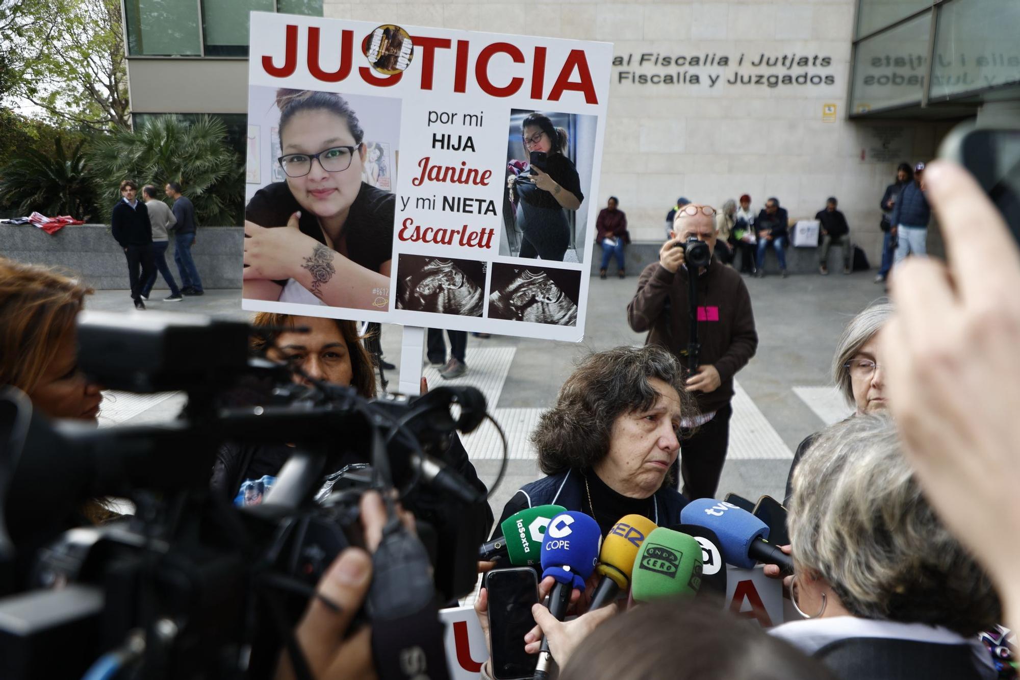 Todas las imágenes de la llegada de Pradas y Argüeso para declarar como imputados por la gestión de la dana