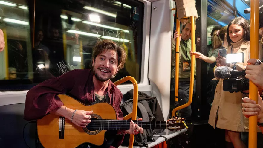 Manu Carrasco la lía en el metro de Madrid