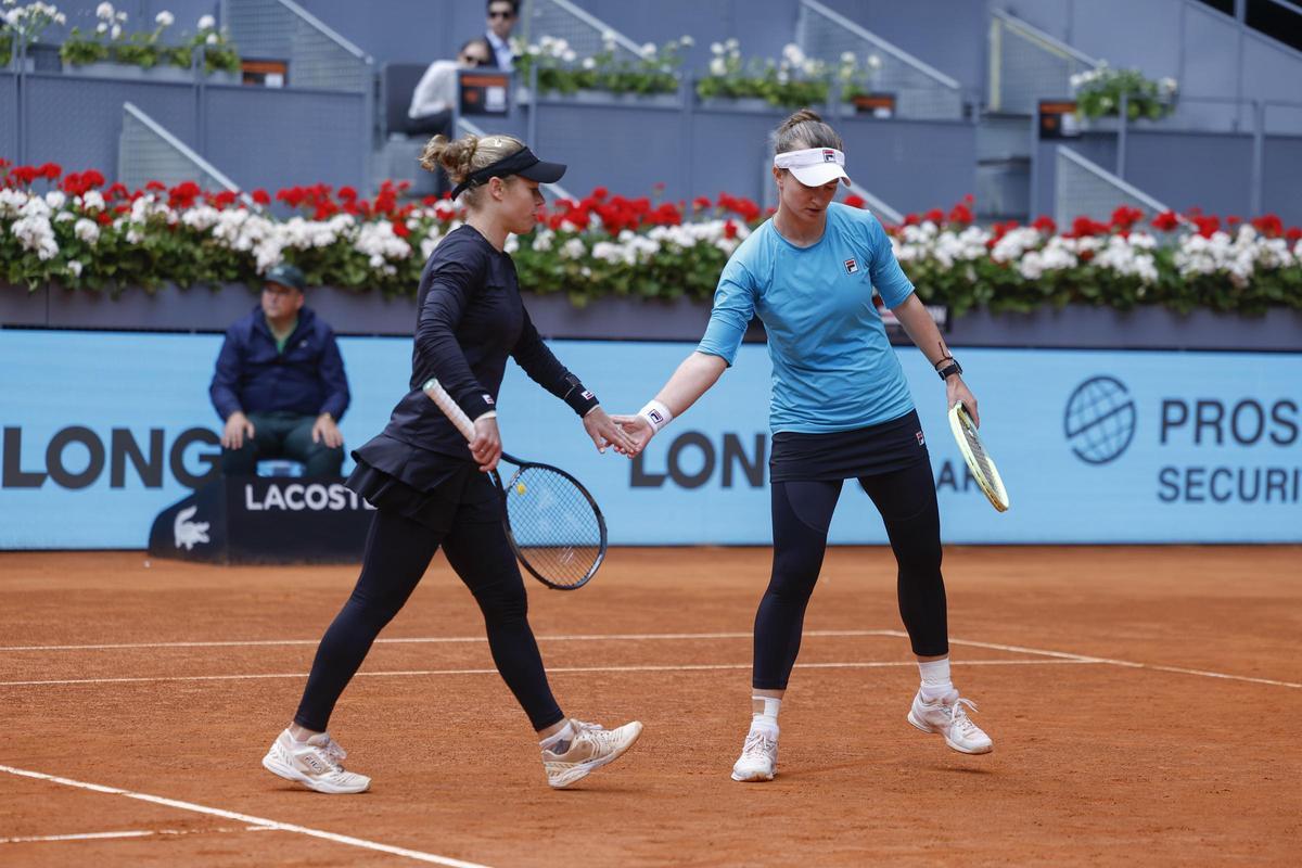 Las mejores imágenes de la final de dobles femenino del Mutua Madrid Open ganada por Sara Sorribes y Cristina Bucsa