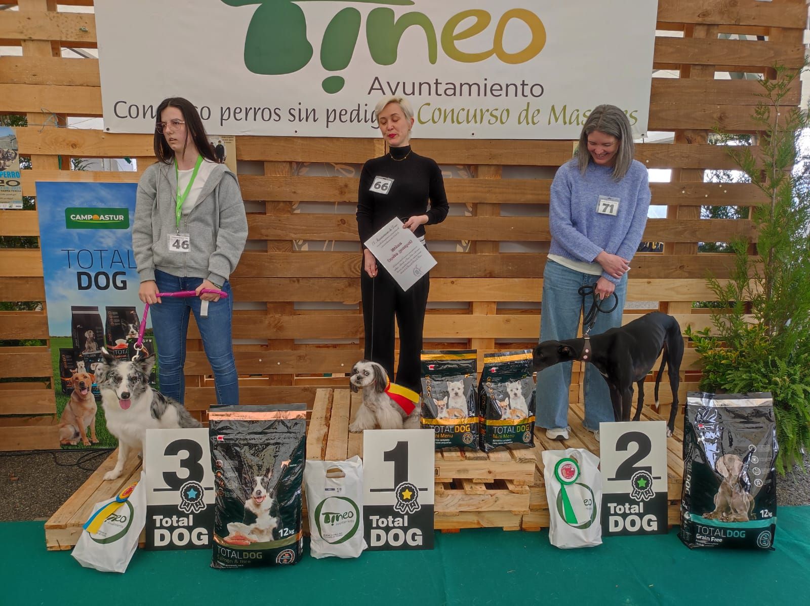 Éxito de público y animales en la 28ª Feria del Perro de Tineo