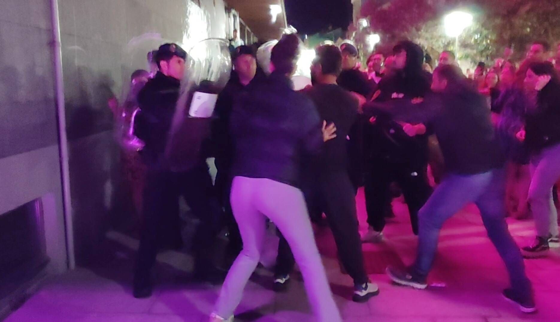 Multidudinaria protesta contra la subida de la basura en O Morrazo