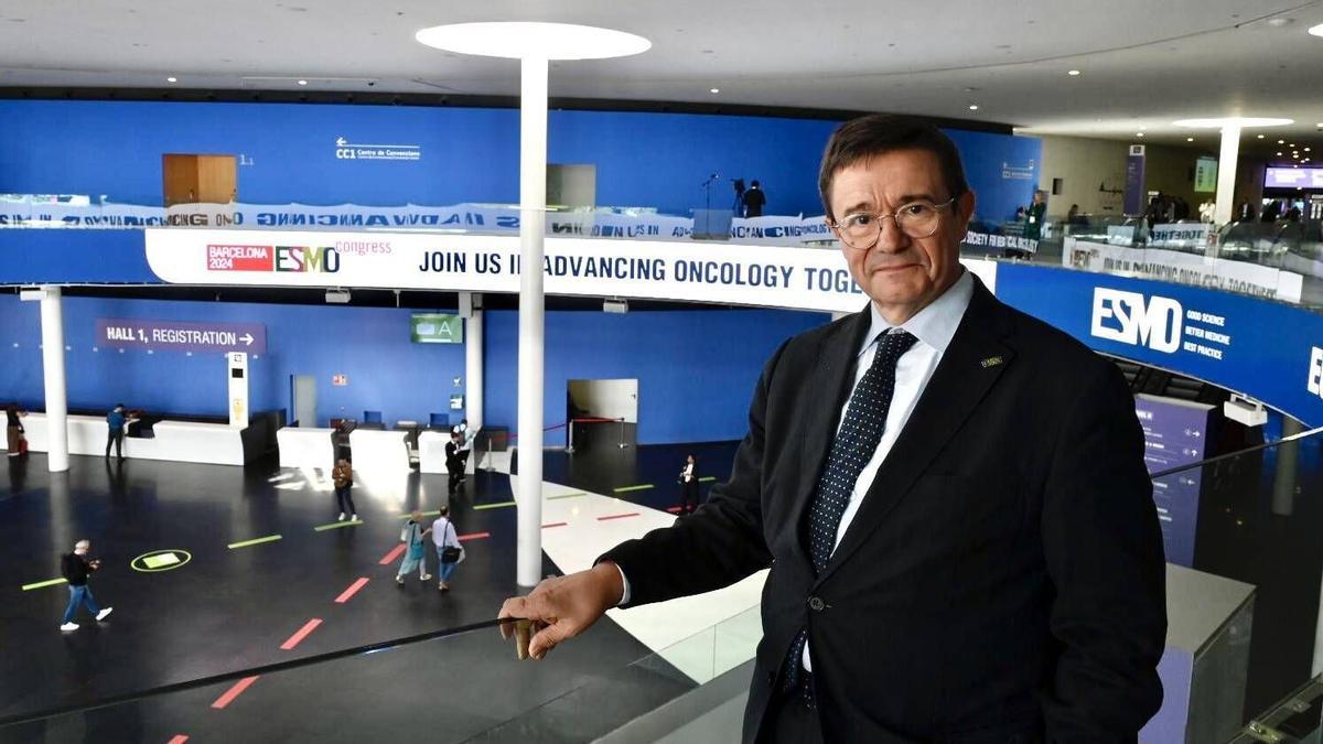 El presidente de ESMO, Andrés Cervantes, este lunes en la Fira de Barcelona, donde se celebra estos días el congreso anual de oncología.