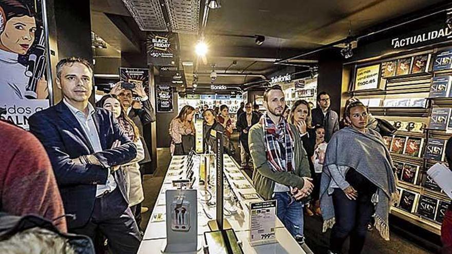 La cultura &quot;de casa&quot; llena la apertura de Fnac