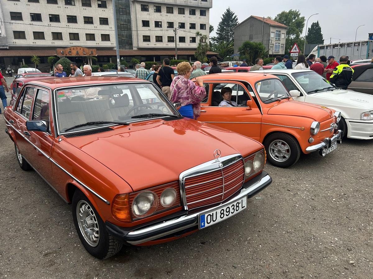 Joyas sobre ruedas: más de 140 vehículos históricos se dan cita en Padrón Joyas sobre ruedas: más de 140 vehículos históricos se dan cita en Padrón